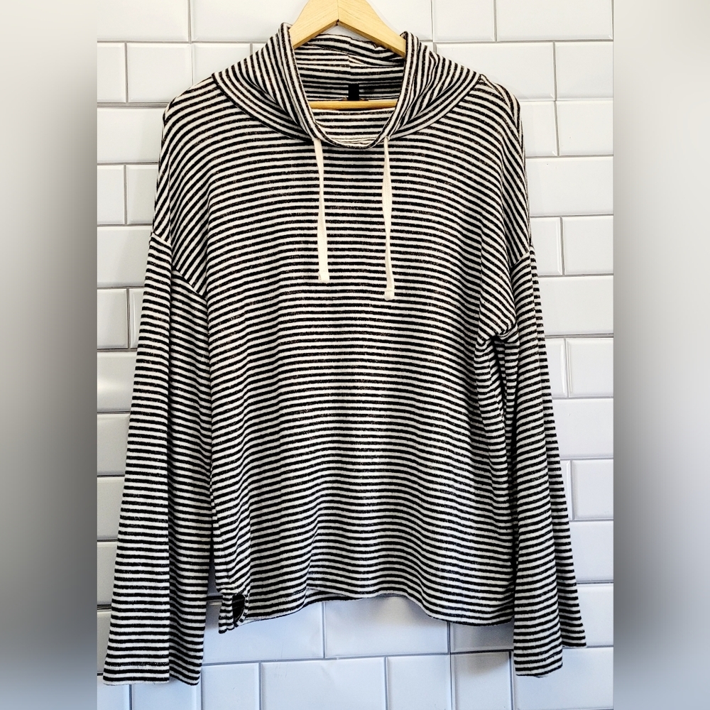 LUCKY BRAND Women’s Long Sleeve Striped Top Drawstring Neck Xtra Soft Flare Sl